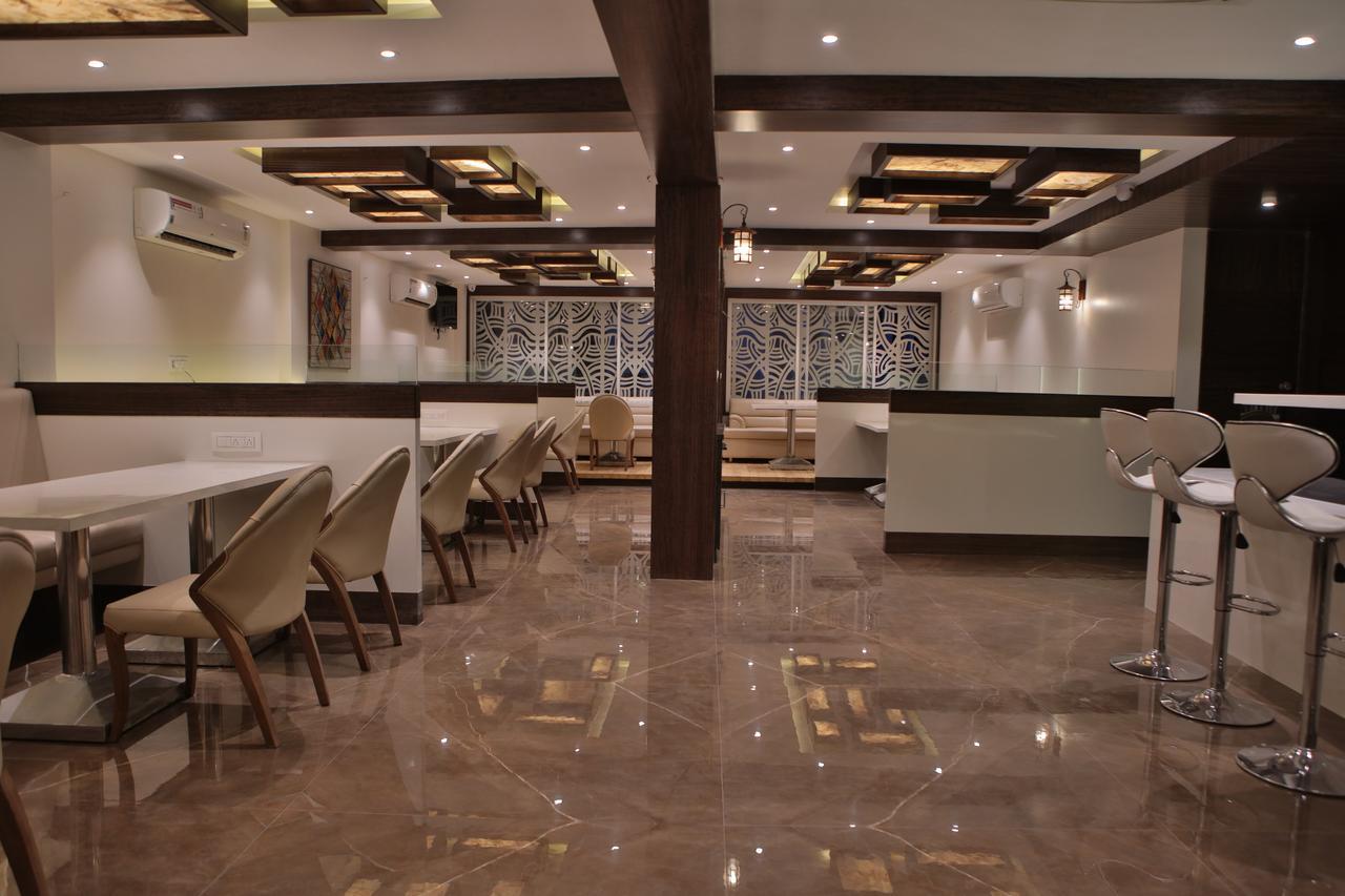 Hotel K P Pride Jalgaon Eksteriør billede