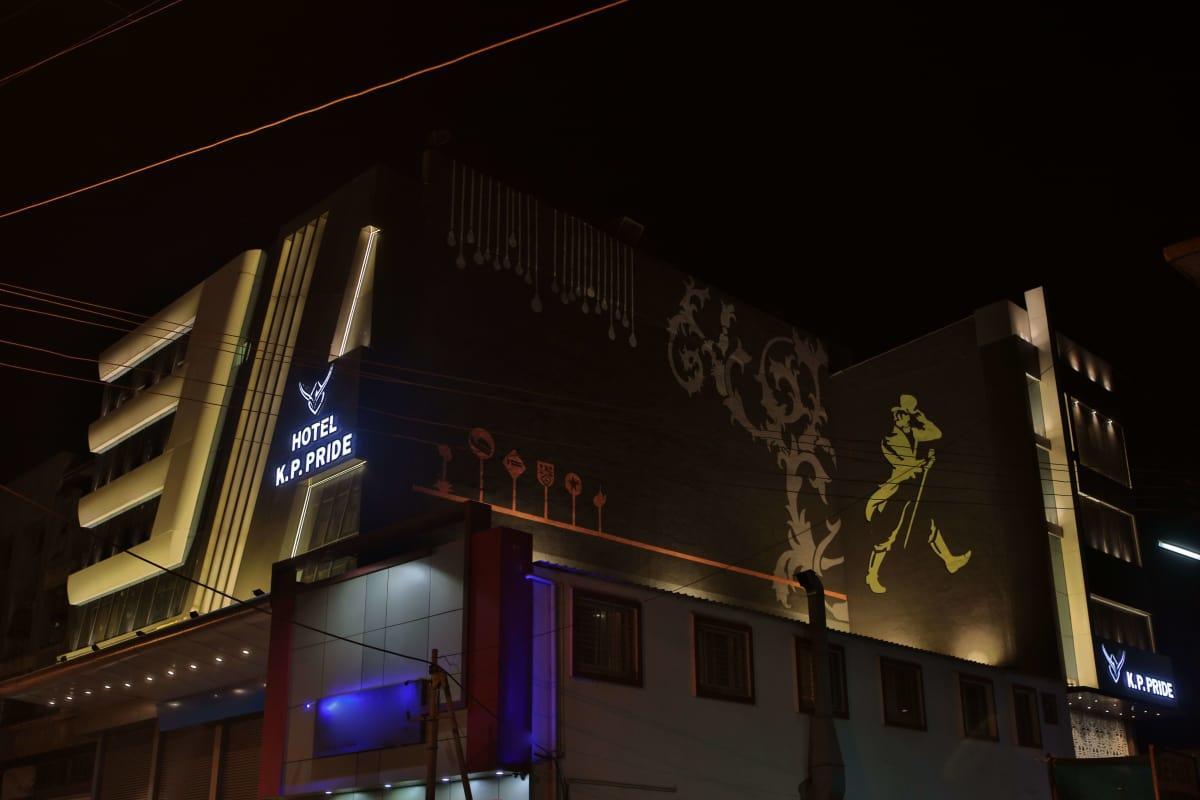 Hotel K P Pride Jalgaon Eksteriør billede
